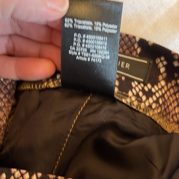 Babaton Atelier Aritzia
Conan Snake
Print Cropped Pull On Pants
Size 10, office - Picture 9 of 12